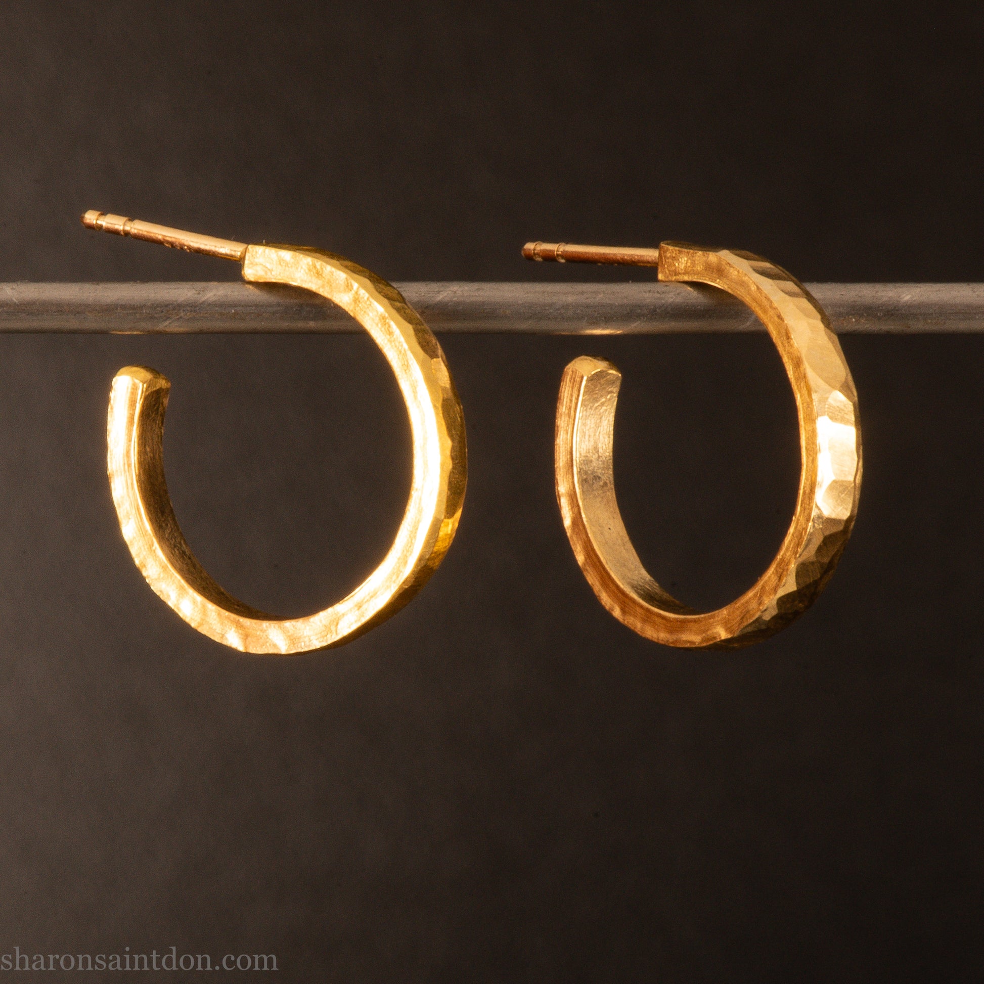 22k gold hoop earrings, 18mm diameter x 2mm . Hammered solid yellow gold with matte brushed finish. 18k gold posts and locking backs. Handmade by Sharon Saint Don in the USA.