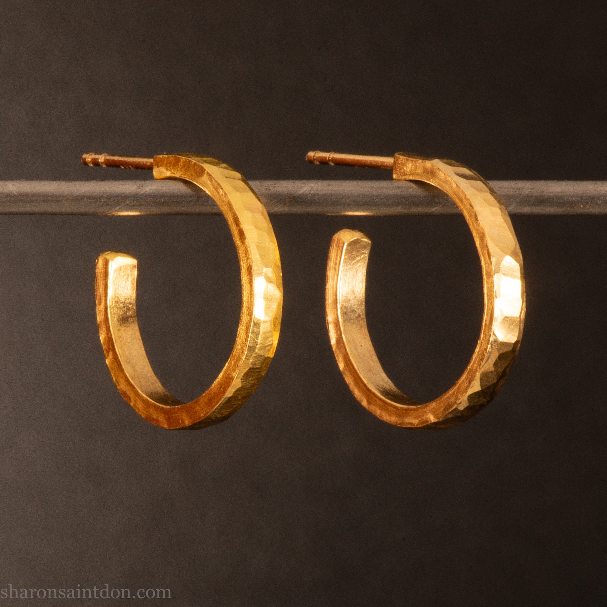 22k gold hoop earrings, 18mm diameter x 2mm . Hammered solid yellow gold with matte brushed finish. 18k gold posts and locking backs. Handmade by Sharon Saint Don in the USA.