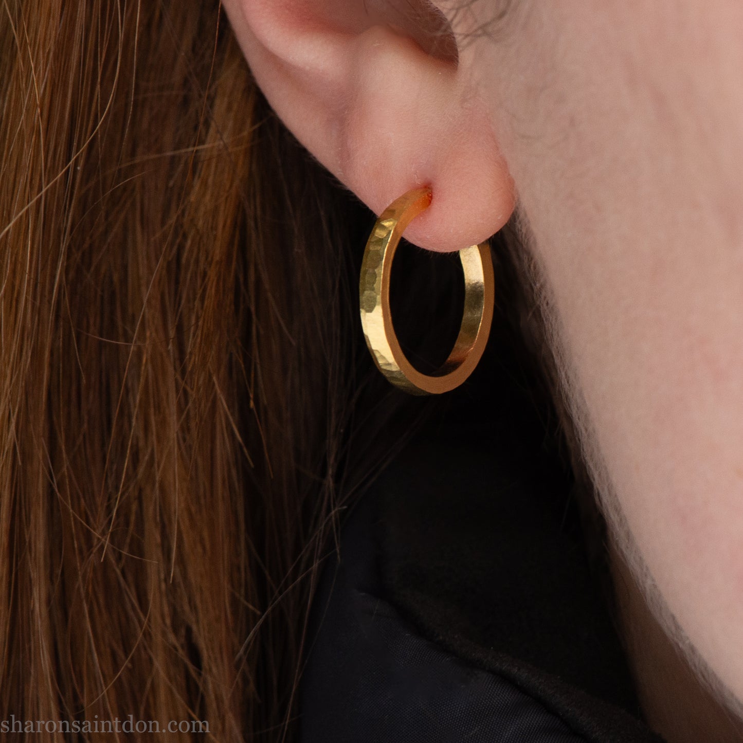 22k gold hoop earrings, 18mm diameter x 2mm . Hammered solid yellow gold with matte brushed finish. 18k gold posts and locking backs. Handmade by Sharon Saint Don in the USA.