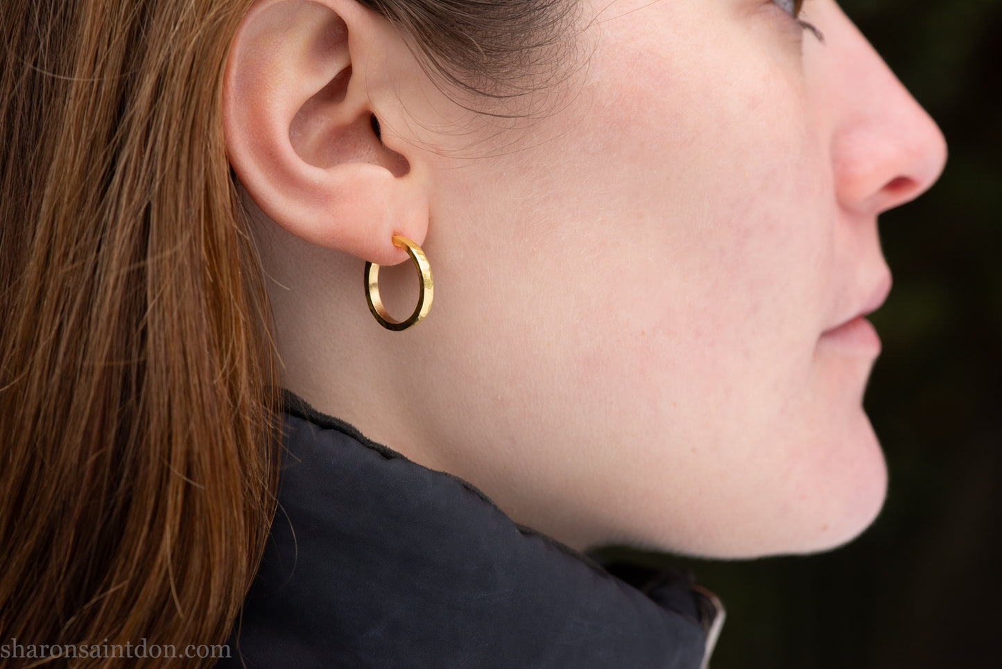 22k gold hoop earrings, 18mm diameter x 2mm . Hammered solid yellow gold with matte brushed finish. 18k gold posts and locking backs. Handmade by Sharon Saint Don in the USA.