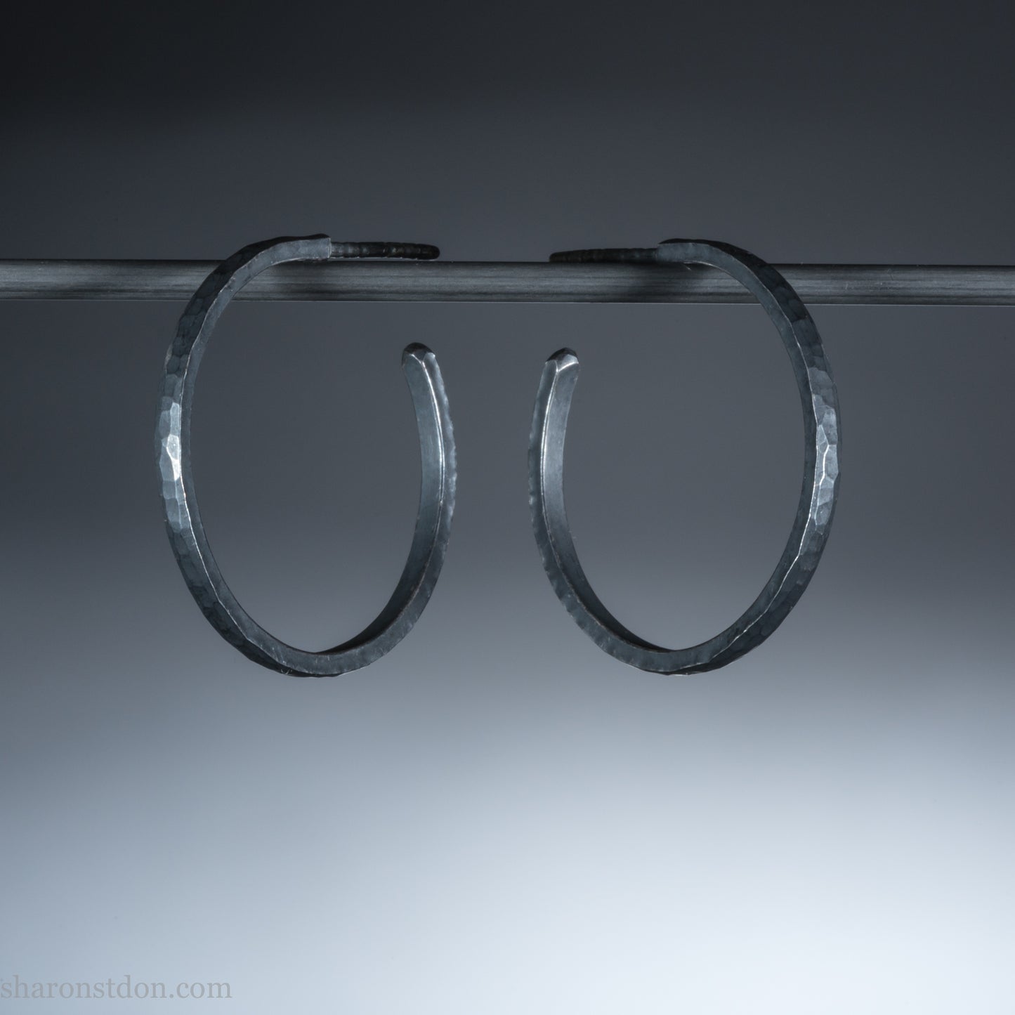 25mm oxidized black sterling silver round hammered hoop earrings.