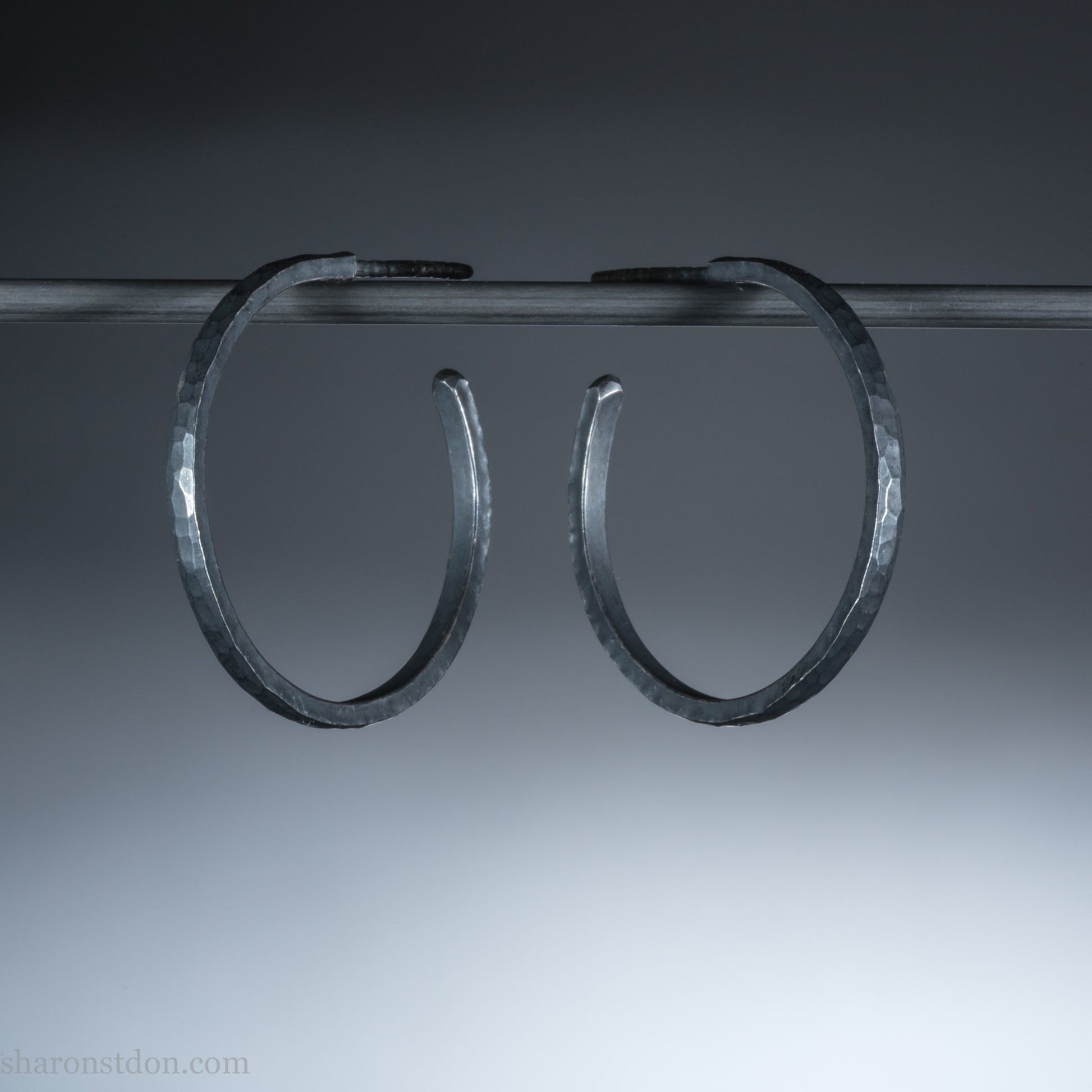 25mm oxidized black sterling silver round hammered hoop earrings.