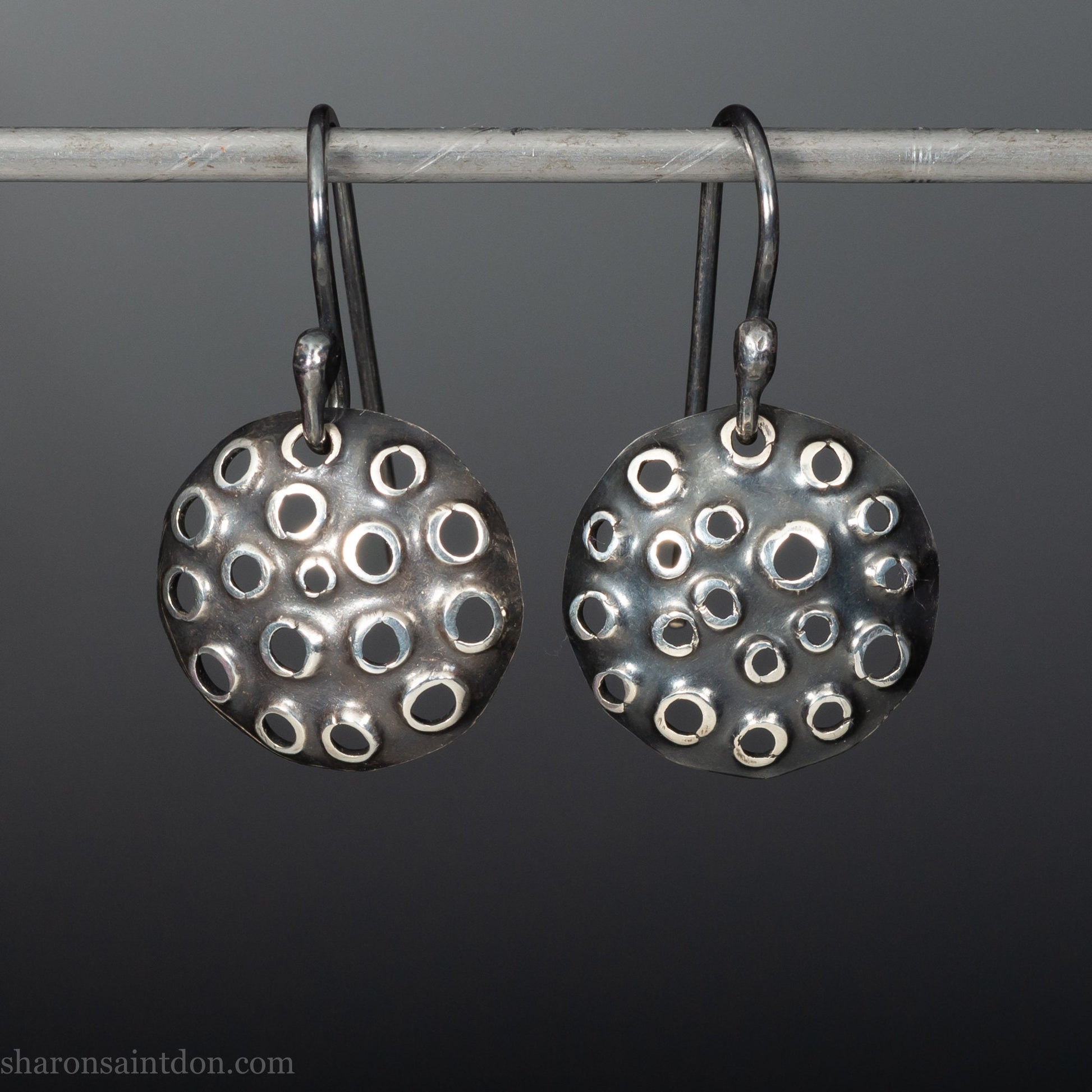 15mm solid 925 sterling silver round disc earrings, hand-punched pattern, dark antique patina, french hooks.