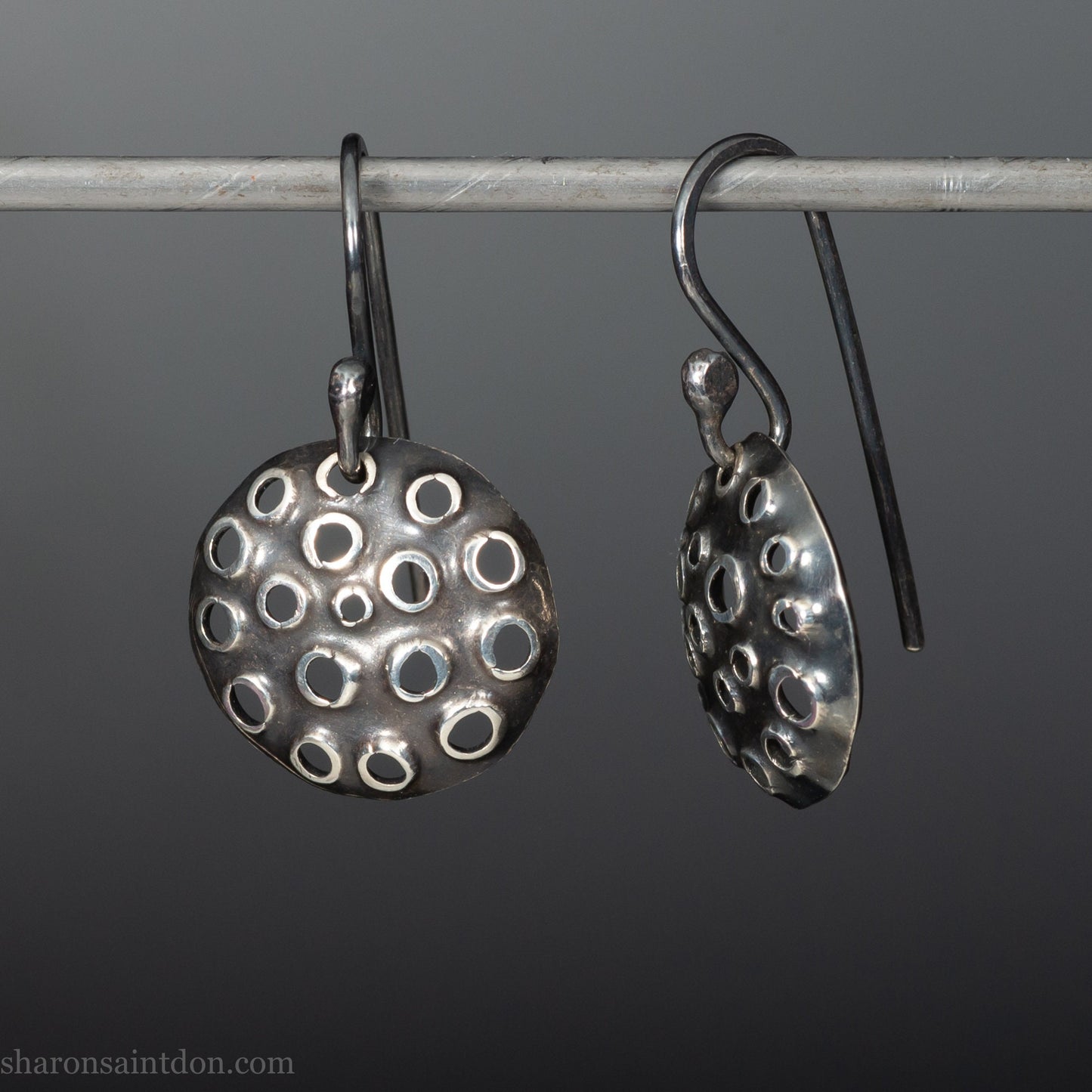 15mm solid 925 sterling silver round disc earrings, hand-punched pattern, dark antique patina, french hooks.