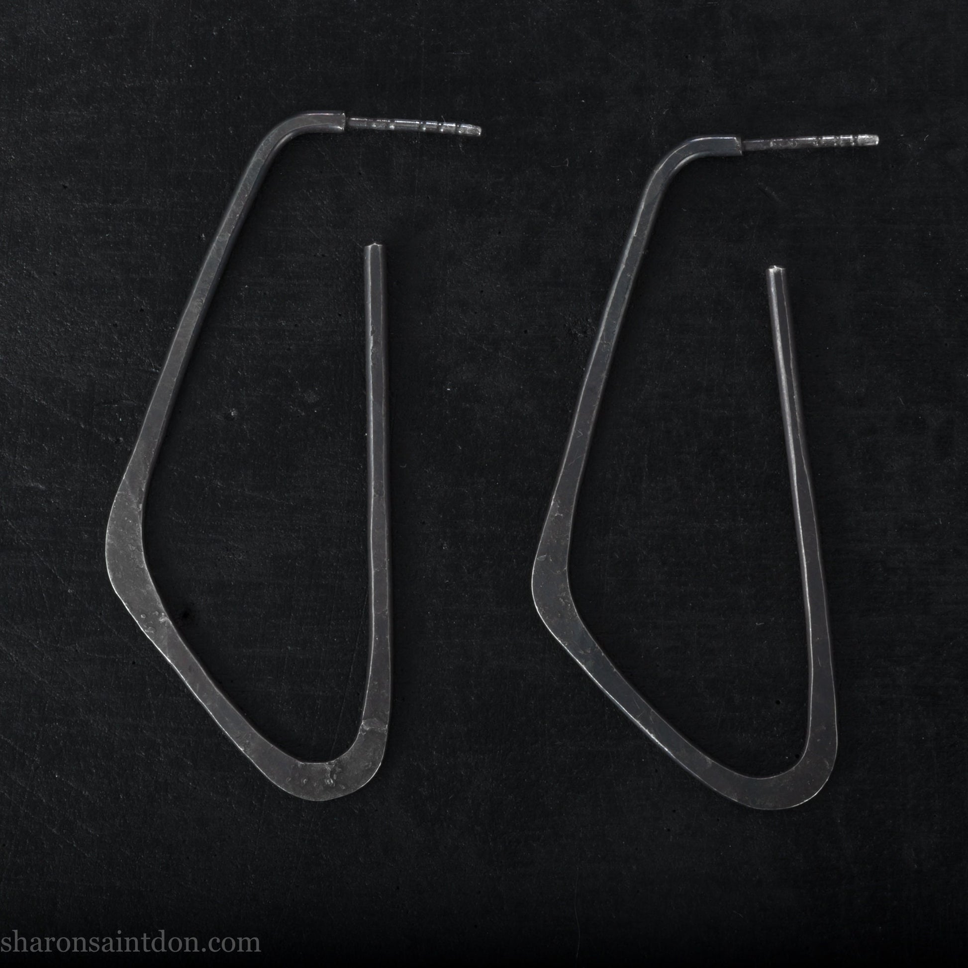 925 sterling silver hoop earrings. Long, angular, low D shape, oxidized black with hammered texture. SIZE: 5cm high x 32mm wide.