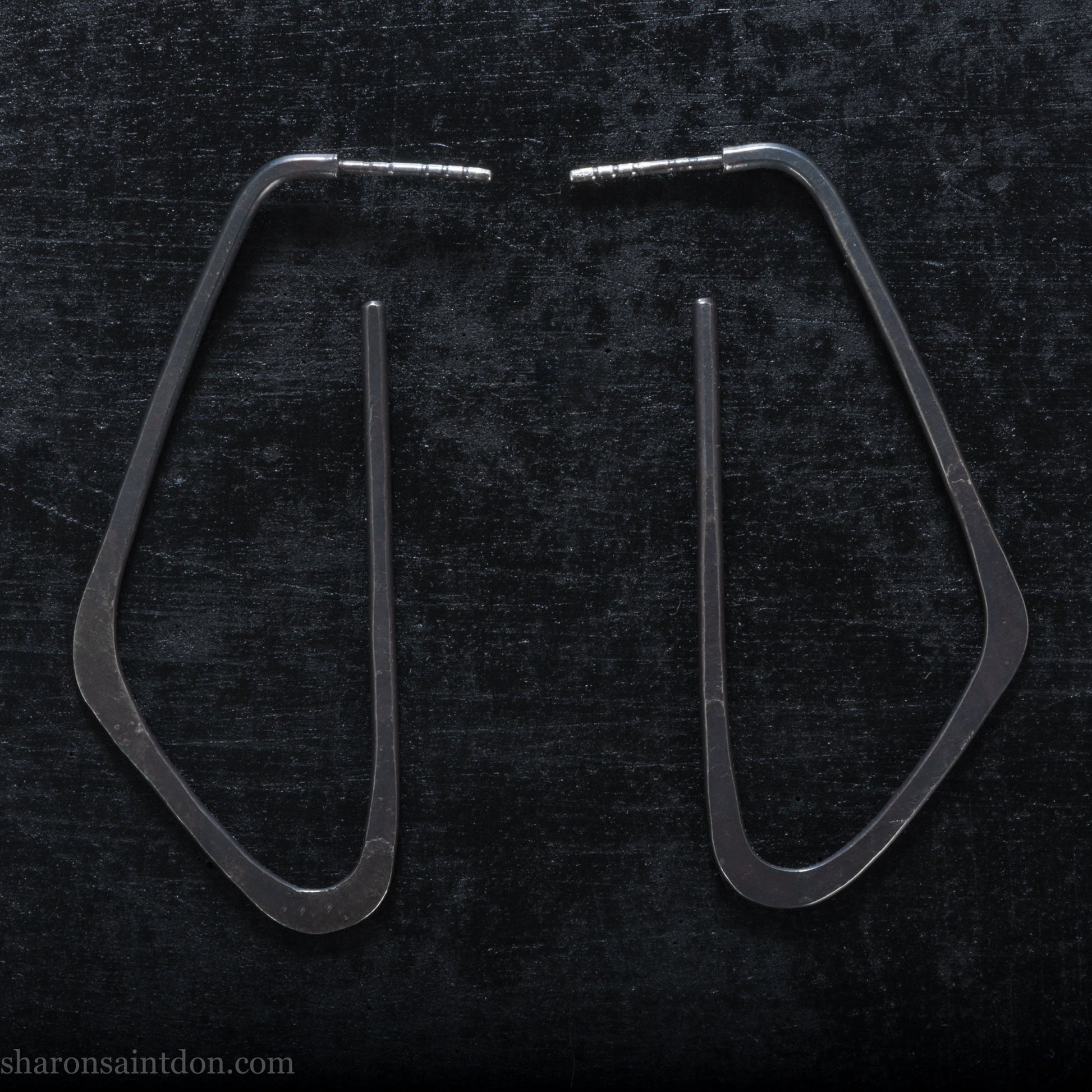 925 sterling silver hoop earrings. Long, angular, low D shape, oxidized black with hammered texture. SIZE: 5cm high x 32mm wide.